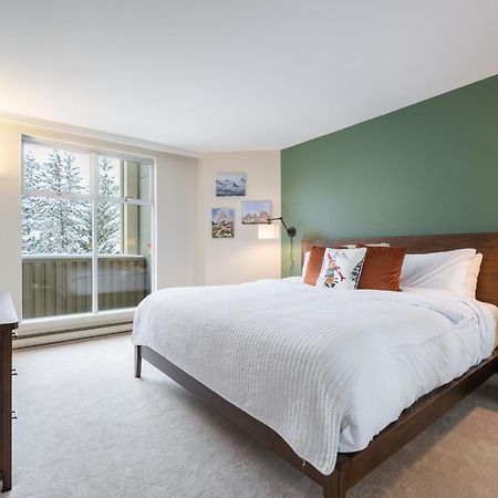 Woodrun By Outpost Whistler Villa Exterior photo