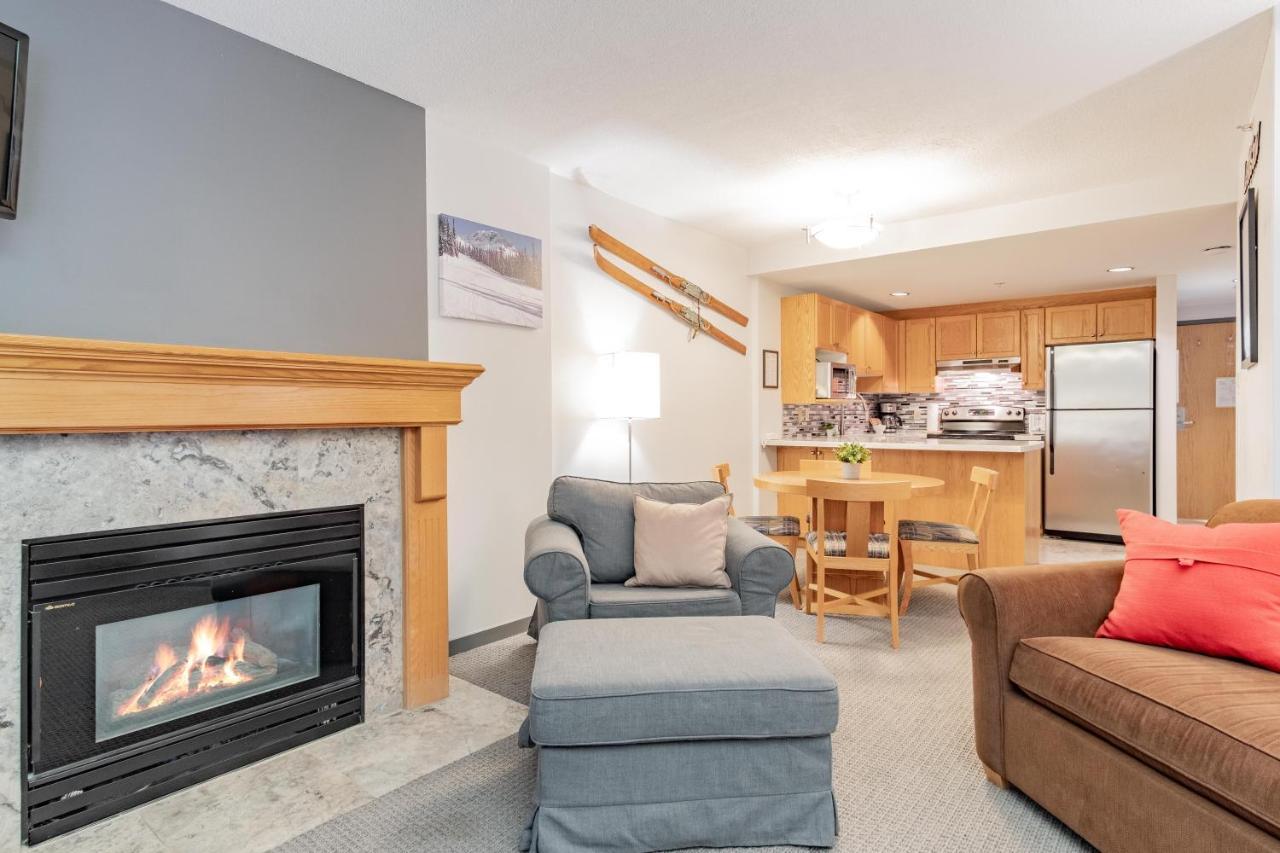 Woodrun By Outpost Whistler Villa Exterior photo